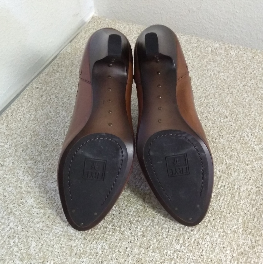 Frye Chelsea Brown Leather Ankle Boots. - Picture 2 of 6